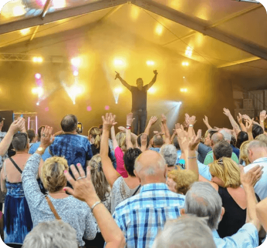 Publiek bij avondconcert op het Bruegheliaans Festijn